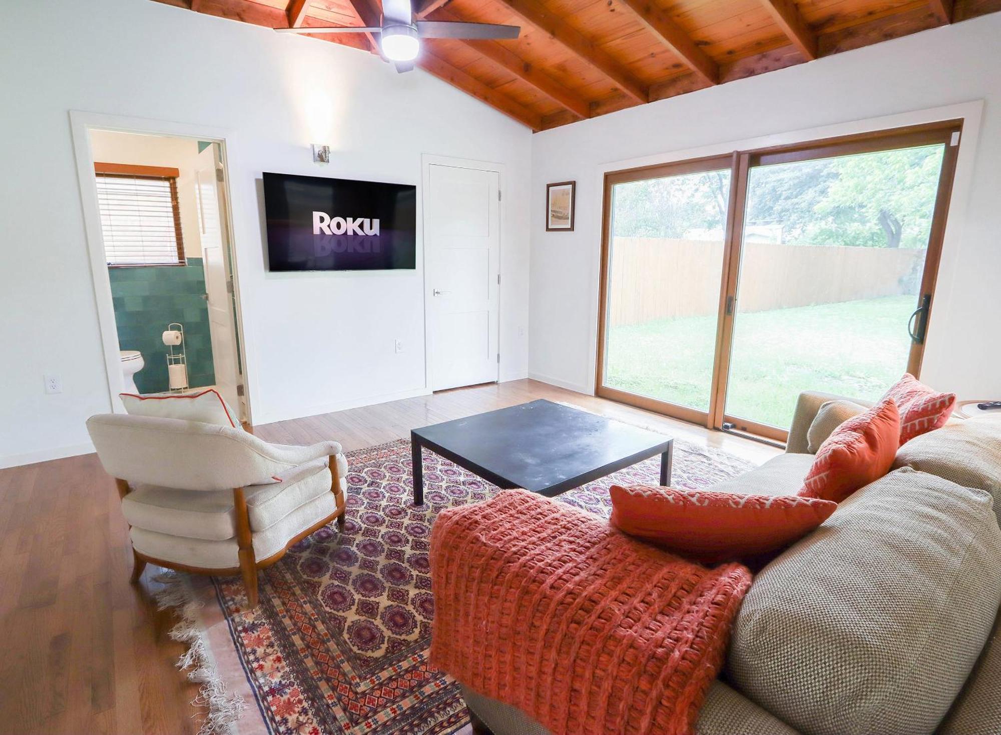 Stylish Family Mid Century Modern 4 Bed Holiday home San Antonio