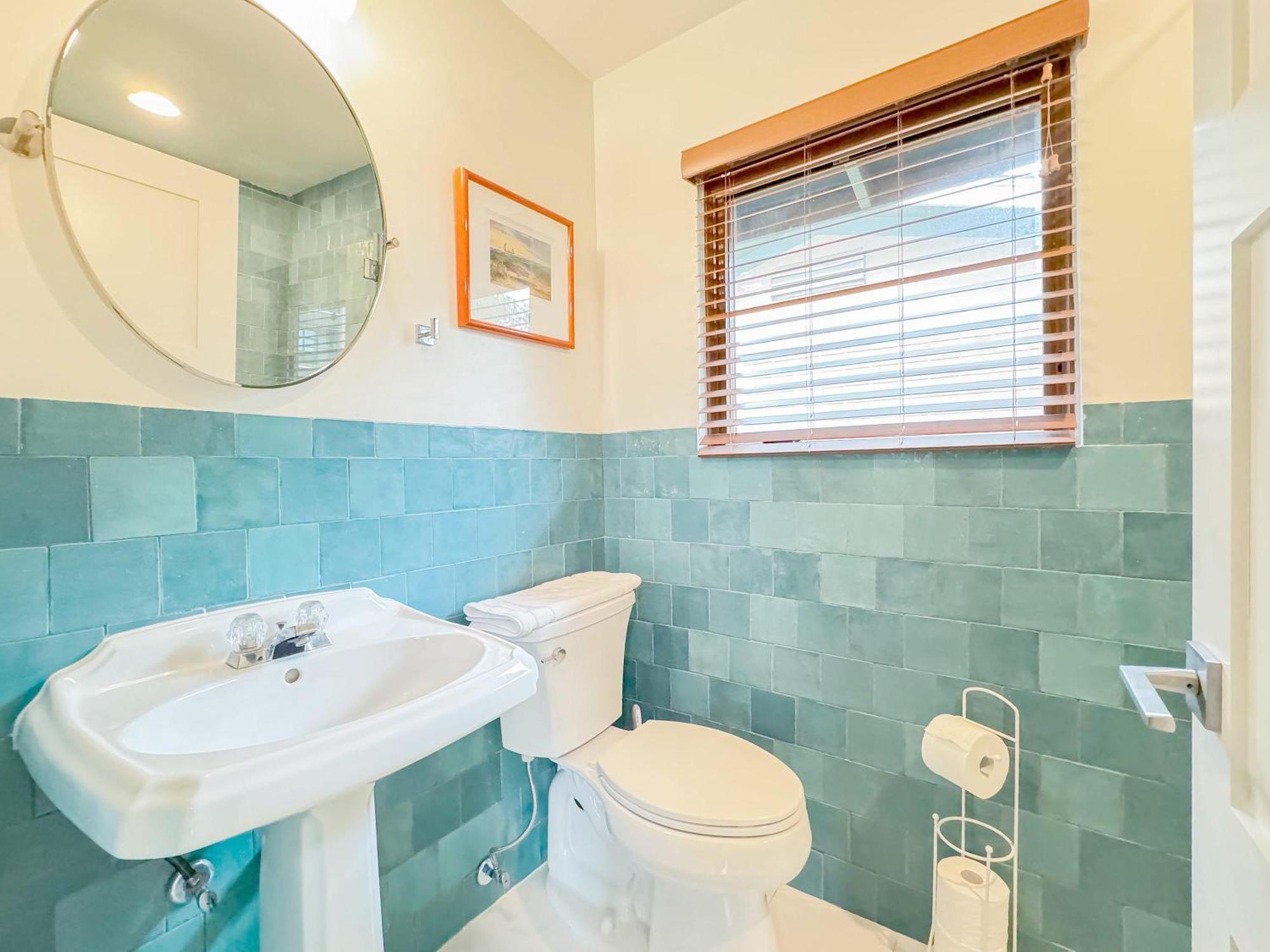 Stylish Family Mid Century Modern 4 Bed * San Antonio