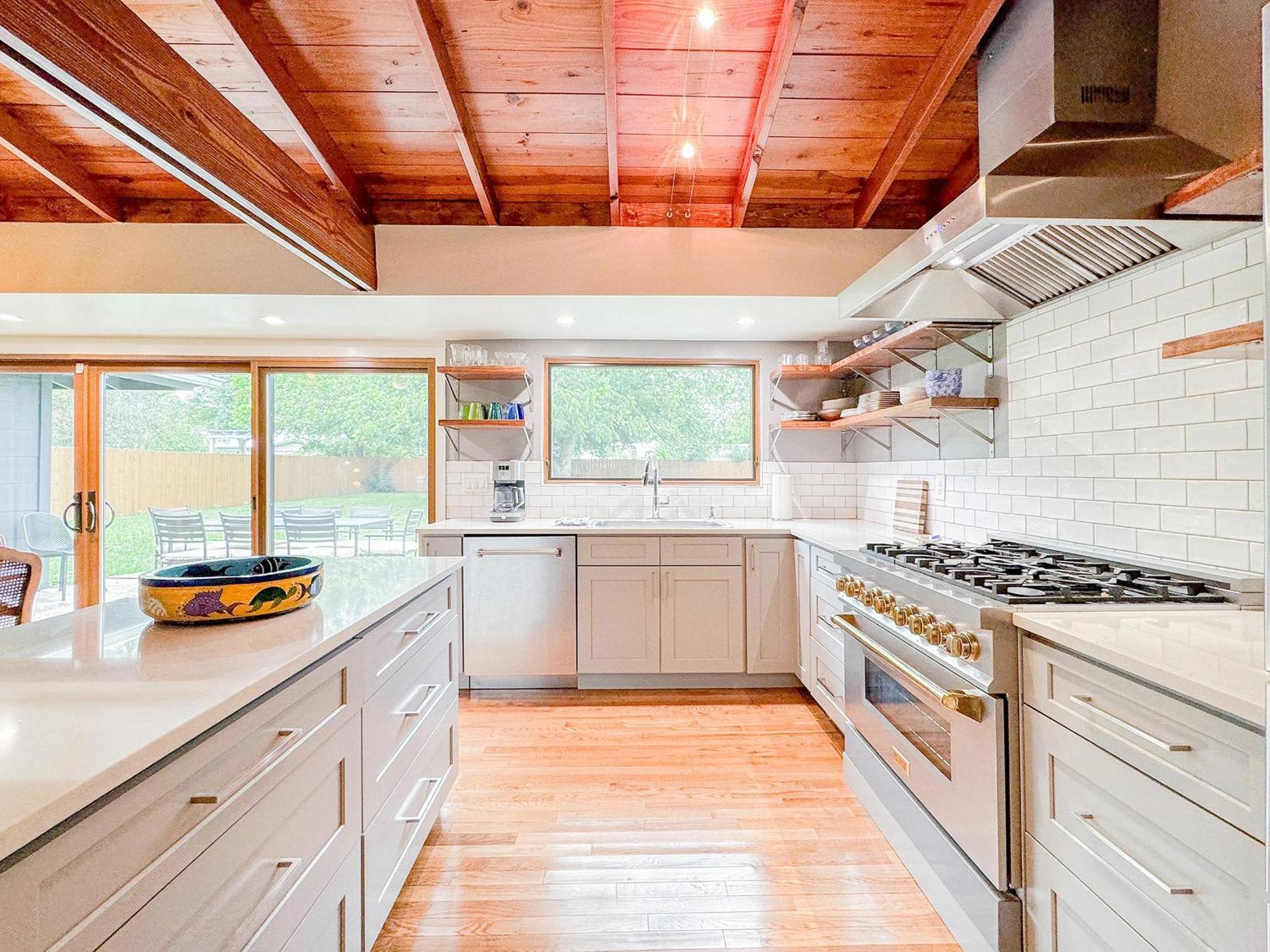 Stylish Family Mid Century Modern 4 Bed Holiday home *